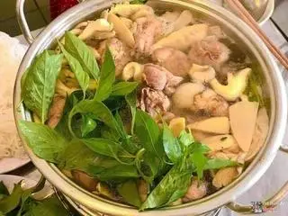 Hình ảnh Lẩu gà lá É Vừa