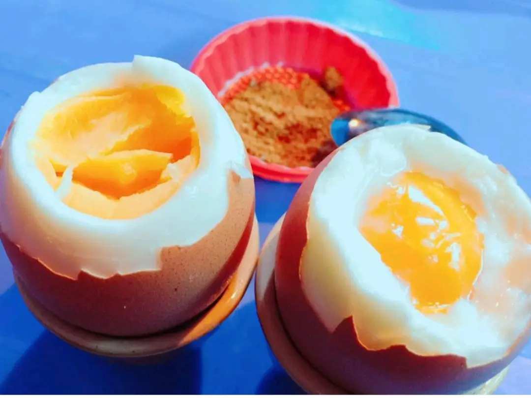Hình ảnh Hột Gà Luộc Lòng Đào 