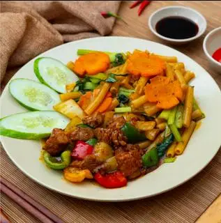 Hình ảnh Nui Xào Bò Lúc Lắc