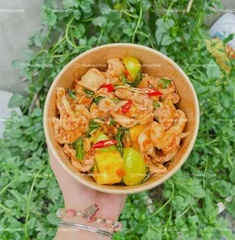 Hình ảnh Combo 2 người ăn( 1 chân gà sốt thái size to-2 trà tắc)