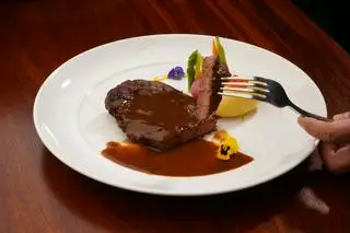 Hình ảnh Bít tết lõi vai bò Mỹ 150g