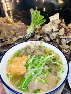 Hình ảnh Bún Bò Thập Cẩm lấy Sườn Sụn