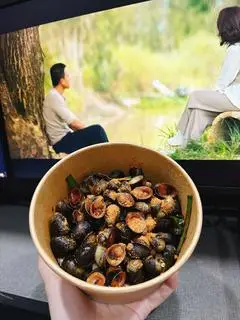 Hình ảnh 1/2 kg ốc dừa lớn pha  cồ ( sốc muối sặc )
