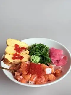 Hình ảnh Cơm cá Hồi Sashimi size M