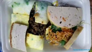 Hình ảnh Bánh cuốn trứng nhân chín chả