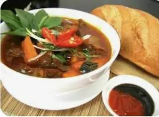 Hình ảnh bánh mì bò kho thuần chay+hộp muỗng đũa