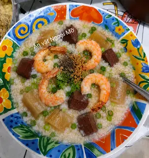 Hình ảnh Cháo huyết kèm tôm khô,mực,da heo và quẩy