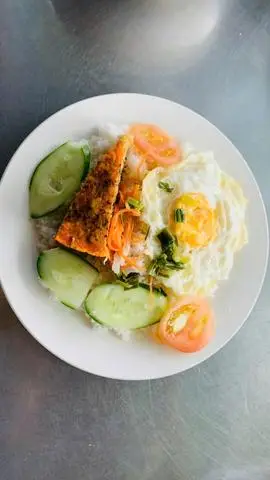 Hình ảnh cơm tấm chả trứng ốp la