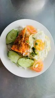 Hình ảnh cơm tấm chả trứng ốp la