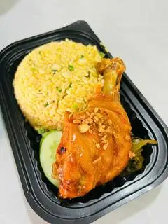 Hình ảnh Cơm gà chiên mắm nhĩ