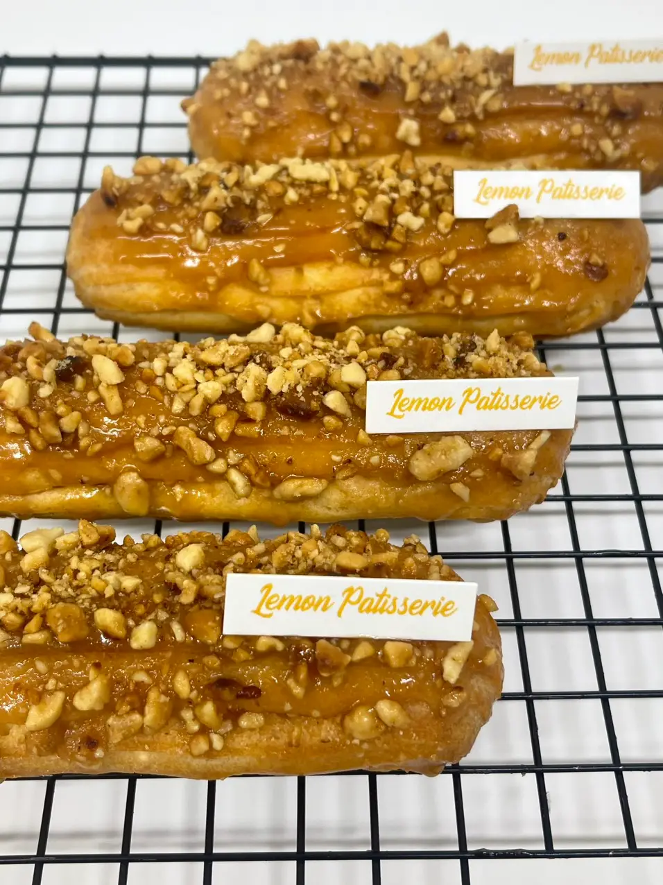 Hình ảnh Eclair Caramel Ganache