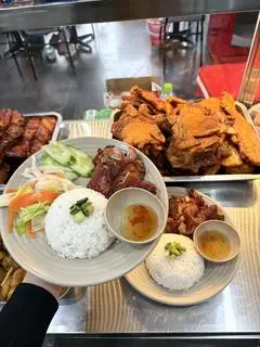 Hình ảnh Cơm tấm đùi gà nướng