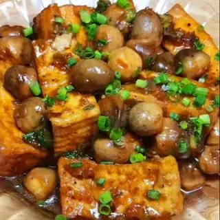 Hình ảnh cơm đậu hũ kho nấm