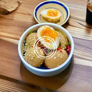 Hình ảnh 1 trứng lòng đào ngâm tương