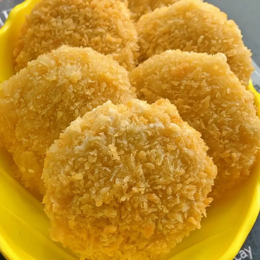 Hình ảnh mệt ăn vặt(2bánh gà+1xúc xích rán+2khoai môn+ cá viên20)