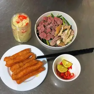 Hình ảnh phở gà lẫn bò trộn 