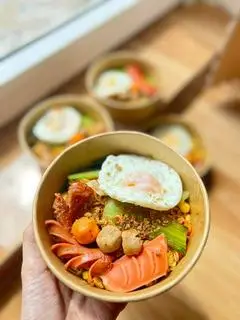 Hình ảnh Mì trộn xúc xích