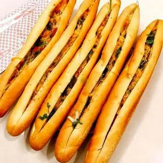 Hình ảnh Bánh mì que Gà Xé