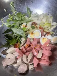 Hình ảnh Nem chả trộn trứng cút