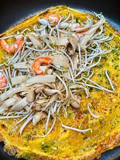 Hình ảnh Bánh xèo tôm thịt nấm