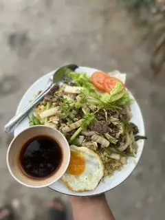Hình ảnh CƠM CHIÊN BÒ XÀO RAU