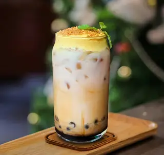 Hình ảnh Trà Sữa Trân Châu Đường Đen Kem Trứng Dừa Nướng