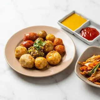 Hình ảnh Combo Cá Viên Chiên Surimi Xốt Mắm Tỏi (Size M)