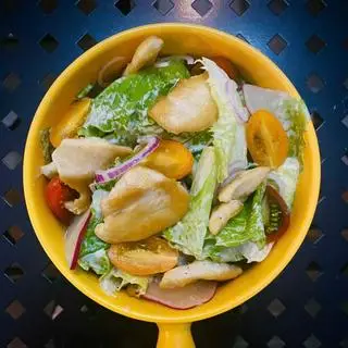 Hình ảnh Salad gà thảo mộc sốt của bếp