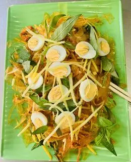 Hình ảnh Bánh tráng trộn sốt me bơ