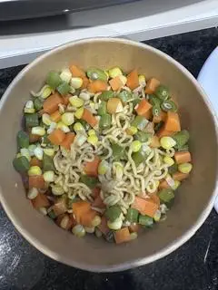 Hình ảnh Mì trộn rau củ