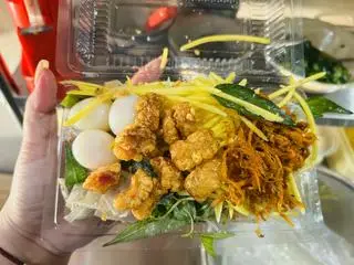 Hình ảnh Bánh tráng dầu tỏi tóp mỡ