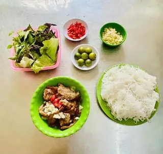 Hình ảnh Bún chả lẫn