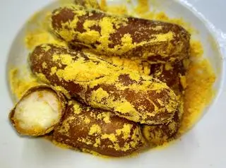 Hình ảnh Xúc xích nhân phô mai lắc phô mai