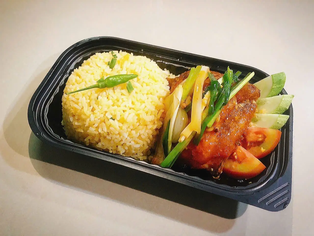 Hình ảnh Cơm Gà Chiên Nước Mắm