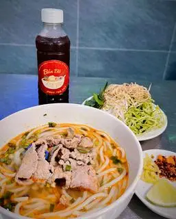 Hình ảnh Bún bò tái nạm