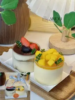 Hình ảnh Set 2 bánh kèm thiệp: cheese cake chanh leo+tiramisu, CỐC 200ML