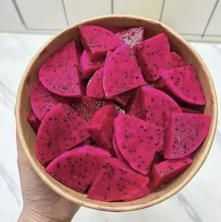 Hình ảnh Thanh long bổ miếng ngon ngọt