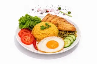 Hình ảnh CƠM GÀ VÀ TRỨNG ỐP LA