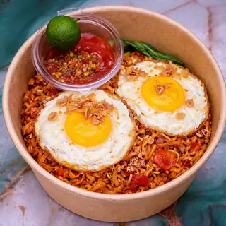 Hình ảnh mì trộn trứng ốp la + tóp mỡ tỏi ớt