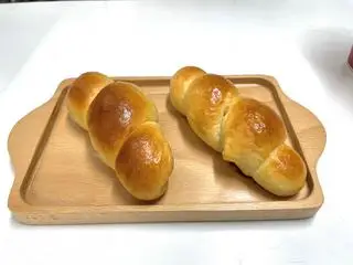 Hình ảnh Bánh mì nhân xúc xích - 1 cái