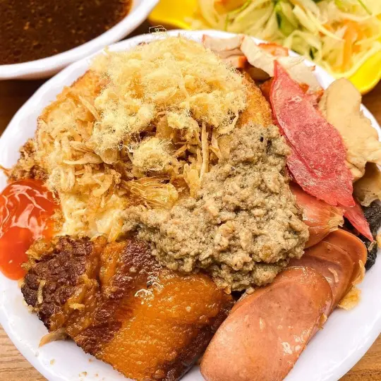 Hình ảnh XÔI THỊT + TRỨNG + CHẢ PATÊ 