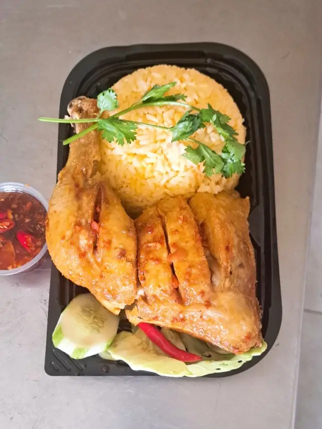 Hình ảnh Cơm Đùi Gà Góc Tư