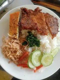 Hình ảnh cơm tấm sườn bị chả 