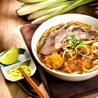 Hình ảnh Bún Bò Huế - Không Móng - Thay Bằng Mộc