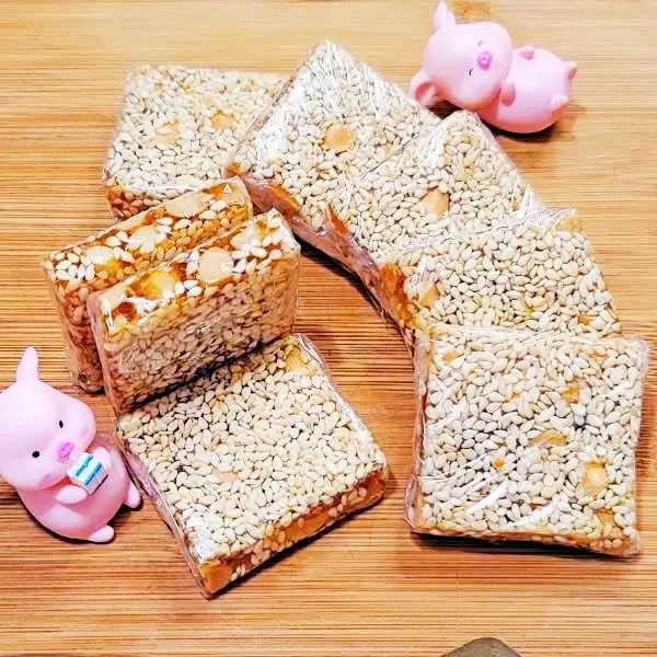 Hình ảnh Kẹo mè xửng dẻo Huế