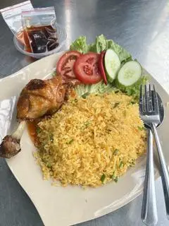 Hình ảnh Cơm chiên đùi gà xối mỡ