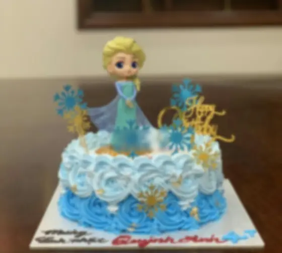 Hình ảnh Gate kem tươi trang trí công chúa Elsa size 18cm