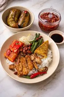 Hình ảnh cơm chay thập cẩm + cà tím mỡ hành