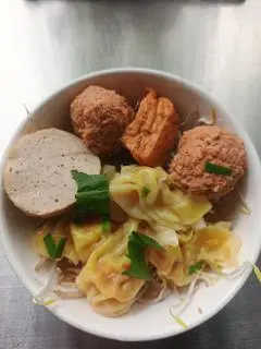 Hình ảnh Hoành thánh riêu 