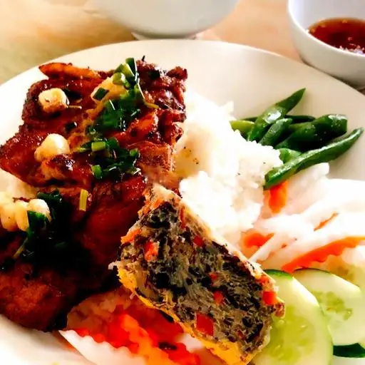 Hình ảnh Cơm tấm sườn chả